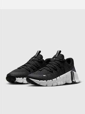 Nike Men’s Black/White METCON 5